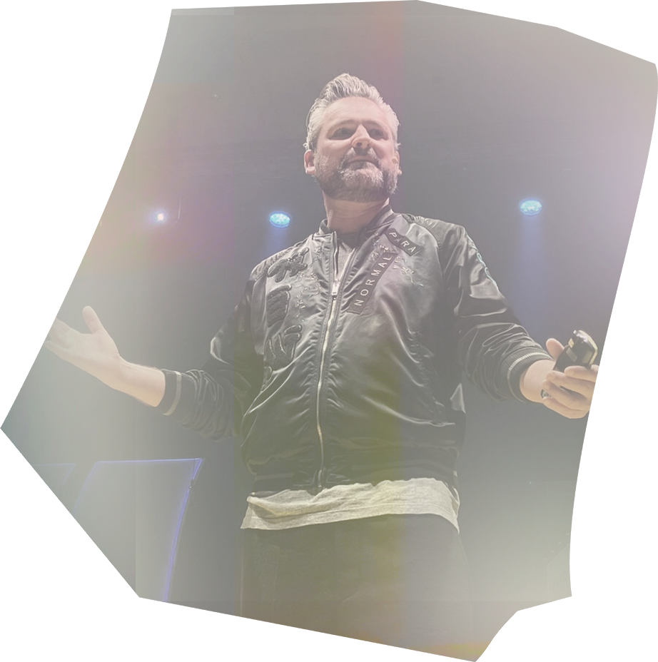 Frederik G. Pferdt speaking on stage